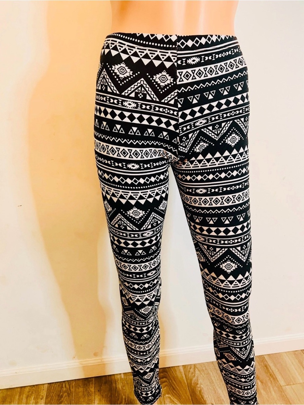 Black & White Aztec Print Leggings Size M/L
